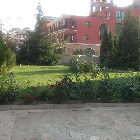 Village House * سفيتي فلاس