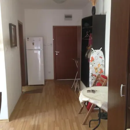 Village House سفيتي فلاس